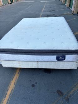 Queen Serta Perfect Sleeper Pillow Top bed