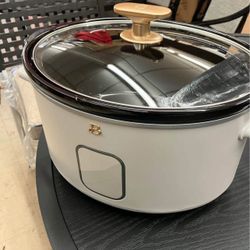 6 Qt Slow Cooker with Touch-Activated Display, (White Icing)