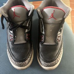 Air Jordan 3 Retro "Black Cement" sneakers. Size [7Y in US]. 