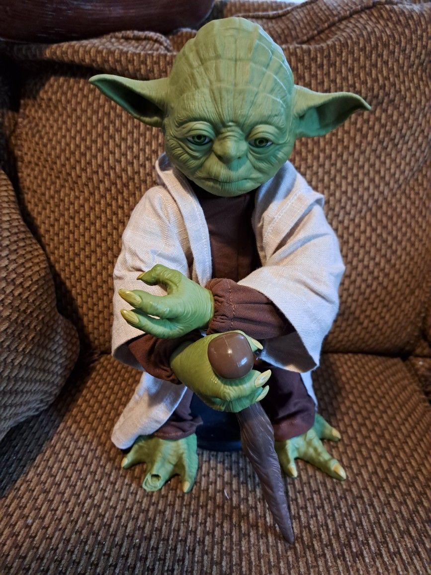 Legendary Yoda 2015 spin master Star Wars 16" Interactive figure