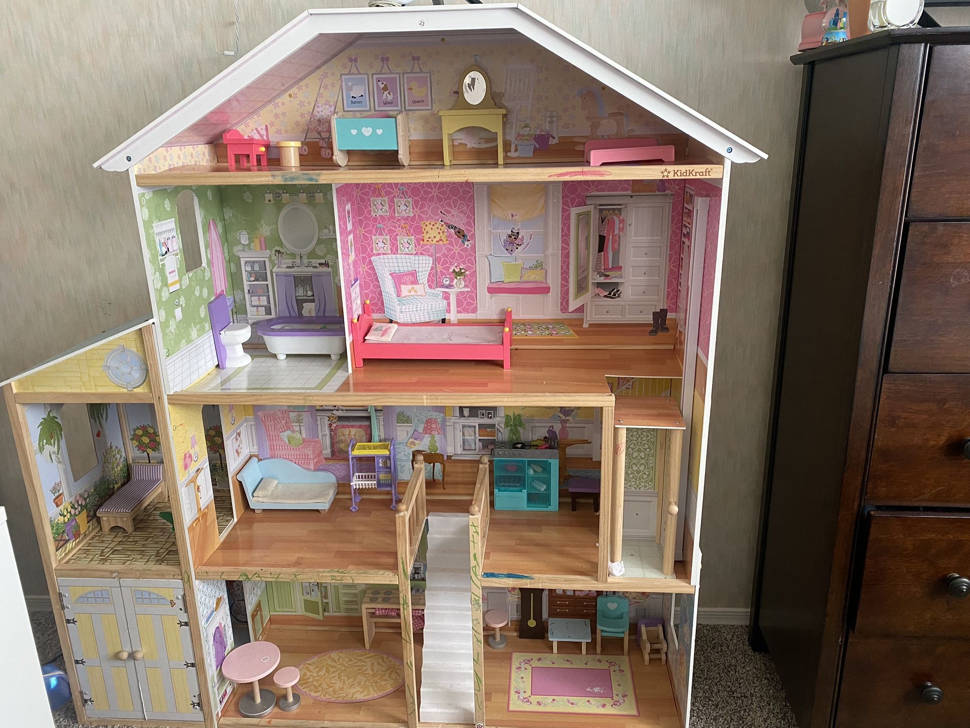 Girls Doll House 