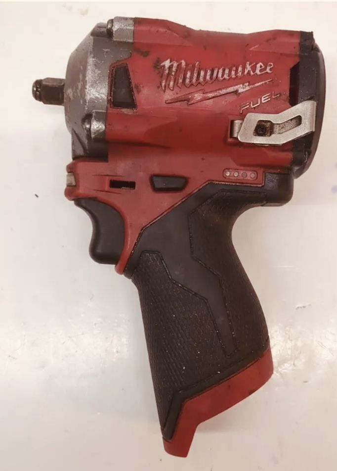 Milwaukee 2554-20 M12 FUEL 12V 3/8-Inch Stubby Impact Wrench 