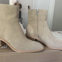 Light Taupe Women’s Boots 