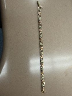 Gold Tone Leaf Link Bracelet