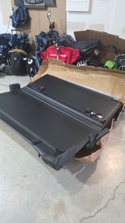 Hard tri fold 2020-2026 Chevy Silverado tonneau cover