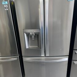 Fre ezer on bottom Ken mo re Re frige rator Fri dge Including Warranty!