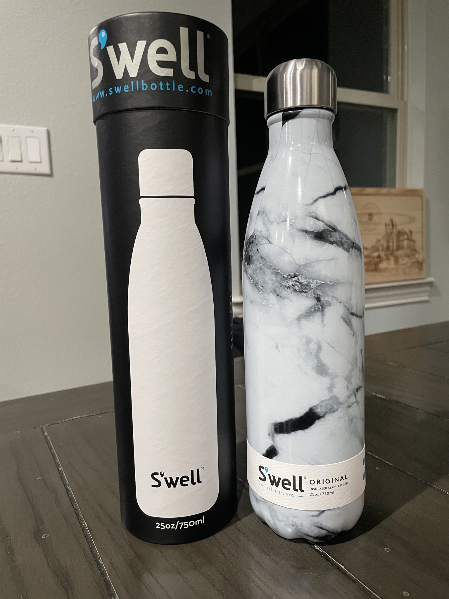 S'well Water Bottle Insulated Stainless Steel White Marble 17oz