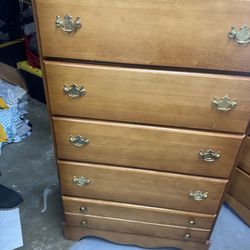 Pre-owned oak dresser, chest of drawers, end table and mirror