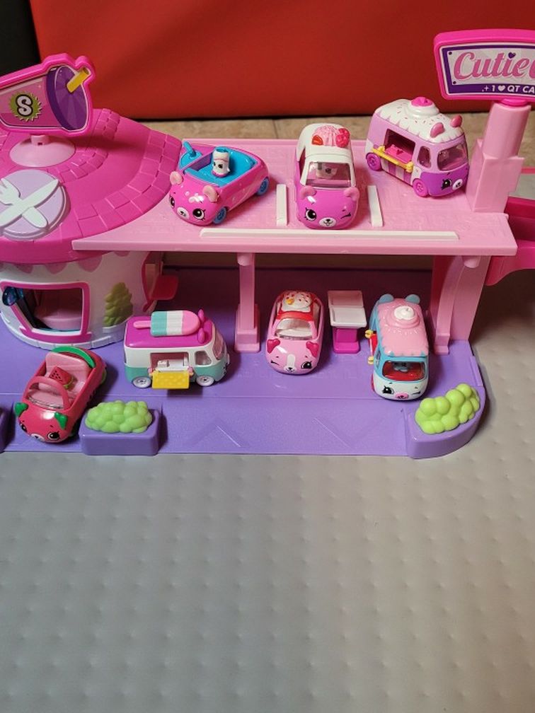 Shopkins cutie cars drive thru diner with 7 Cutie Cars