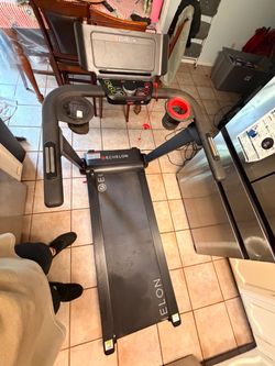 Echelon Stride Auto-Fold Smart Treadmill — $200 CASH (WILL DELIVER / DROP OFF)