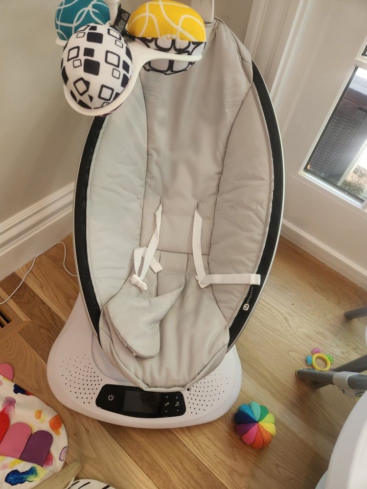 4 Mom's Baby Swing