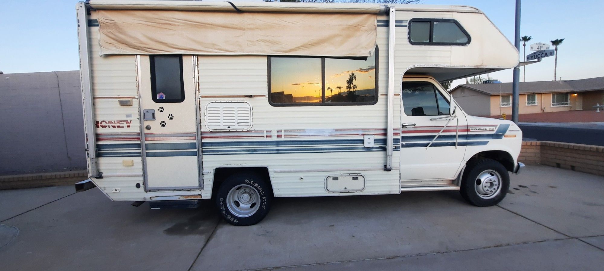 1989 Ford E-350 HONEY Motorhome (Does NOT Run)