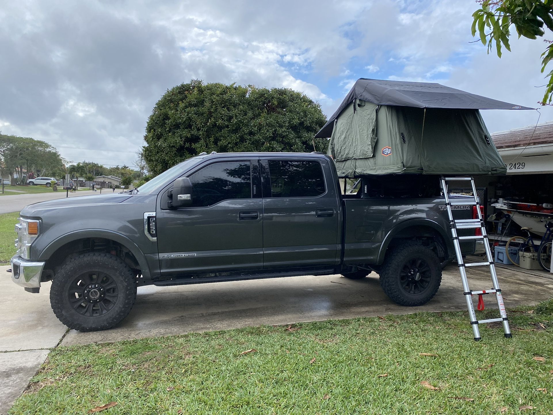 Tepui (Thule) Rooftop Tent Ruggedized Kukenam 3 Person, Olive Green