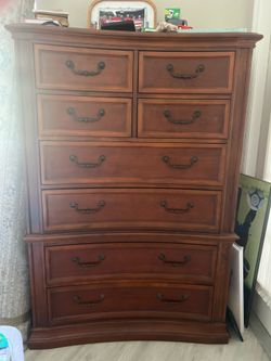 Gentlemen’s chest / dresser