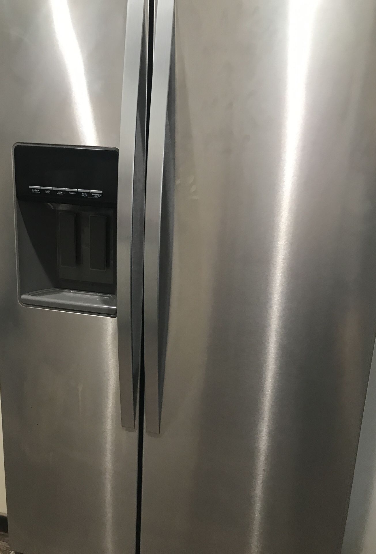Side door refrigerator