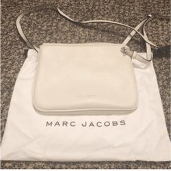 Authentic Excellent condition Marc Jacobs leather crossbody bag in white Crossbody shoulder strap