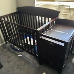 BABY CRIB 