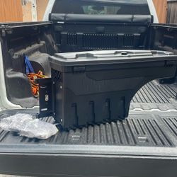 Swing Tool Box