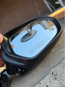 Original 2019 Toyota Camry Right mirror (broken only the base)