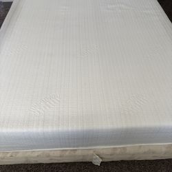 Base +  Colchón extra firme memory foam tamaño Queen