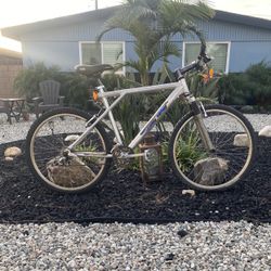 GT avalanche LE mountain bike