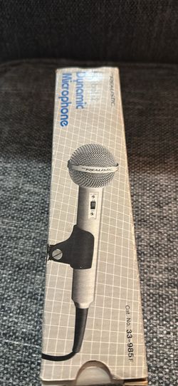 Realistic Highball-2 Dynamic Microphone.