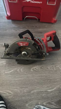 Milwaukee skillsaw