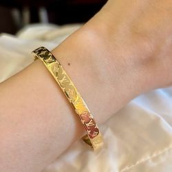 Letter carving decorative metal bracelet for women, gold color