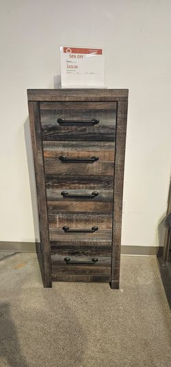 Drystan Narrow Chest