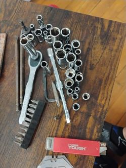 Craftman Small ratchet with sockets and 1/2 crescent crv ratchet