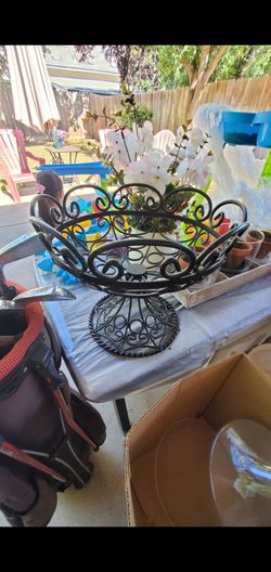 Very nice vintage Rod iron basket