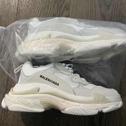 Balenciaga Triple S BRAND NEW SIZE 12