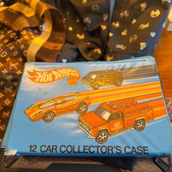 1975 Hot Wheels 12 car Collector Case with 12 Die Cast Cars