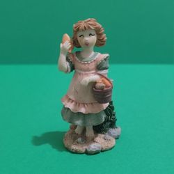Ivy and Innocence Collectibles #A/1717 Figure People 2.5"