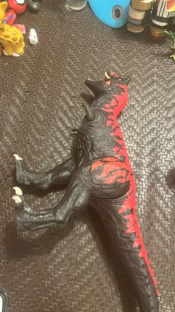 Jurassic World Legacy Collection Reimagined Roarin' Real Feel Carnotaurus Action