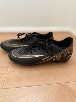 Nike Soccer Cleats – Black & Gold – $45
