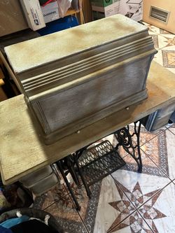 Vintage sowing machine