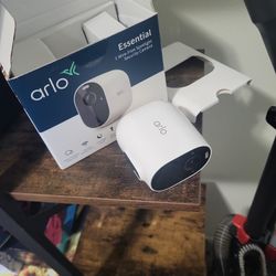 Arlo Essential