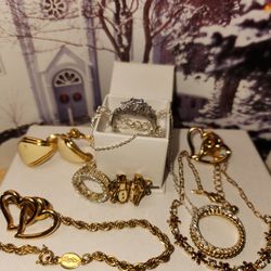 #2035, NAPIER, MONET, AVON LOT VINTAGE, SILVER & GOLD PLATED, CRYSTAL STONES 8 ITEMS

