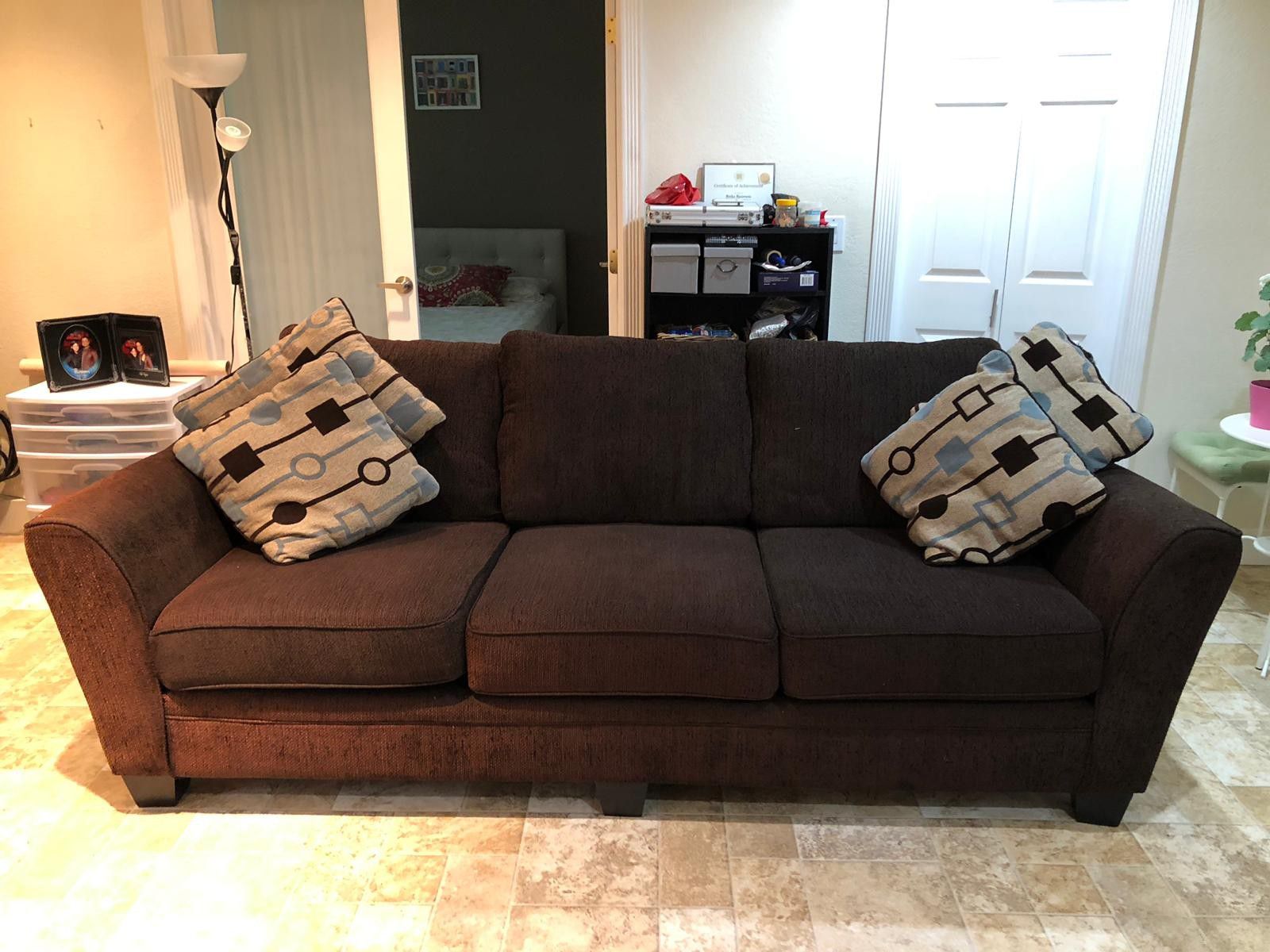 Great 3 seater couch in Kirkland!!