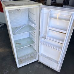 Danby DAR1102WE 11cu/ft Refrigerator 