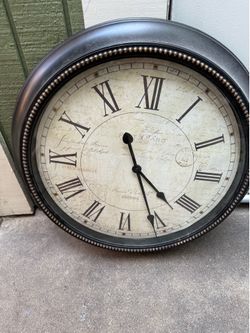 Selling this wall clock, works and ready to hang. Just needs a battery AA. Asking 15$ obo.