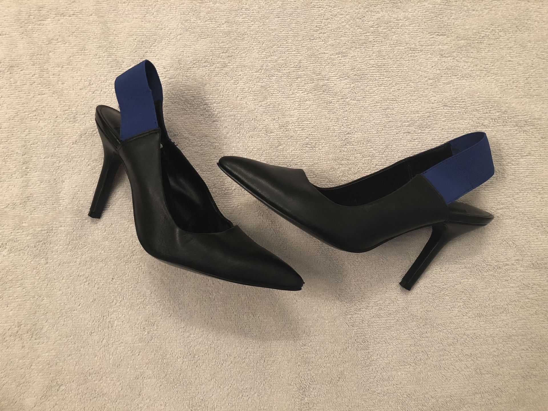 NWOT BCBG PARIS HEELS SIZE 7M