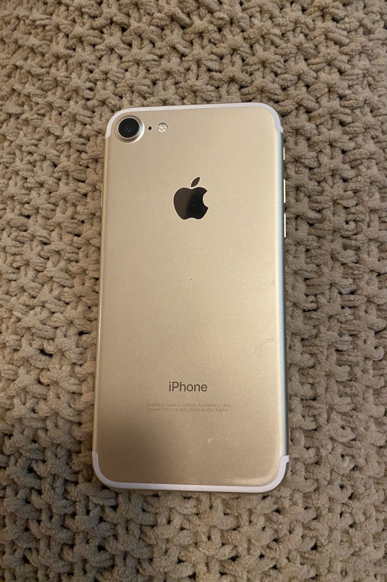 iPhone 7 For Sale (gold)