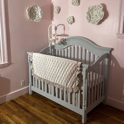 Crib / Toddler Bed 