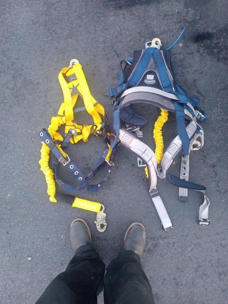Brand New Construction Medium Size E X O F I T Brand Safety Harnesses