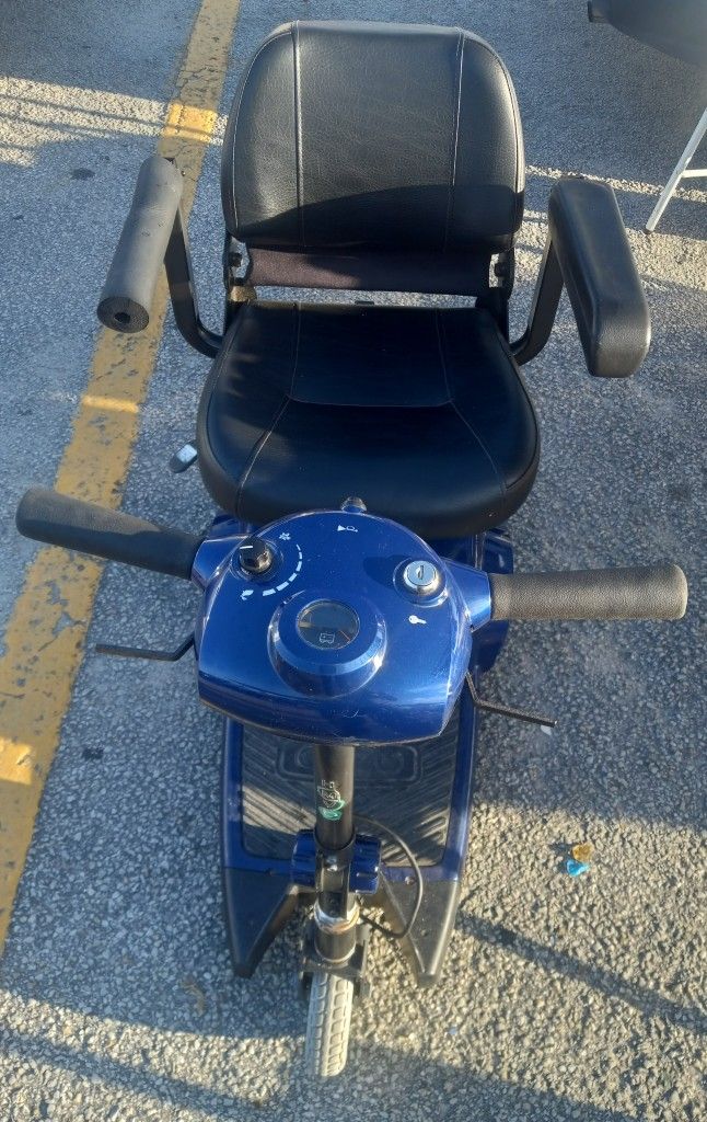 Invacare Mobility Zoom 220 HMV Light Weight Electric Scooter