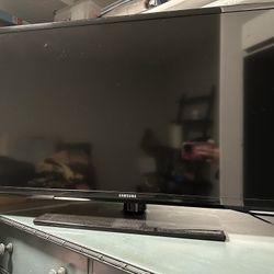 32 Inch Samsung Flatscreen TV