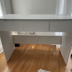 Study or Vanity desk with 3 drawers