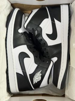 Woman’s Air Jordan 1 Mid